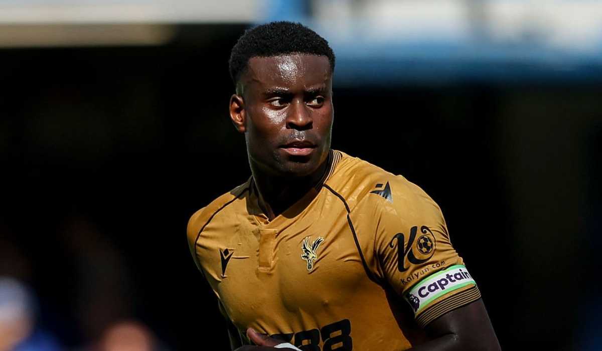 Guehi ke Liverpool? Gestur Aneh Jadi Sorotan!