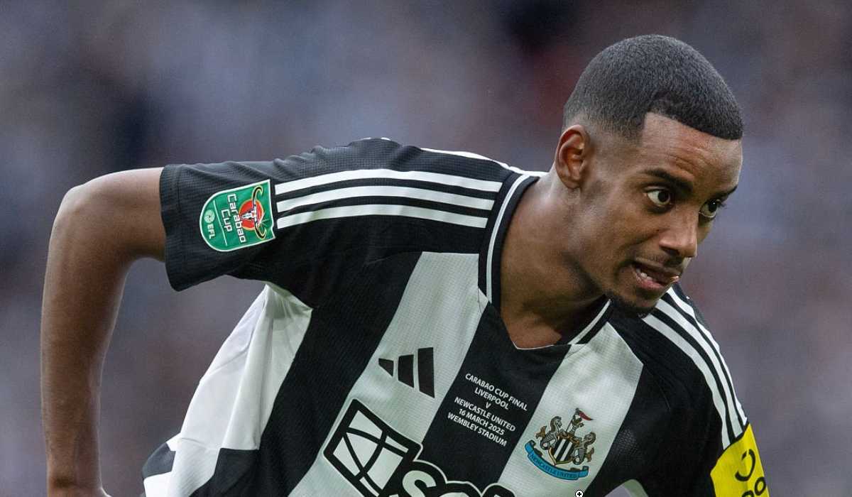 Isak ke Liverpool? Kode Keras dari Howe!