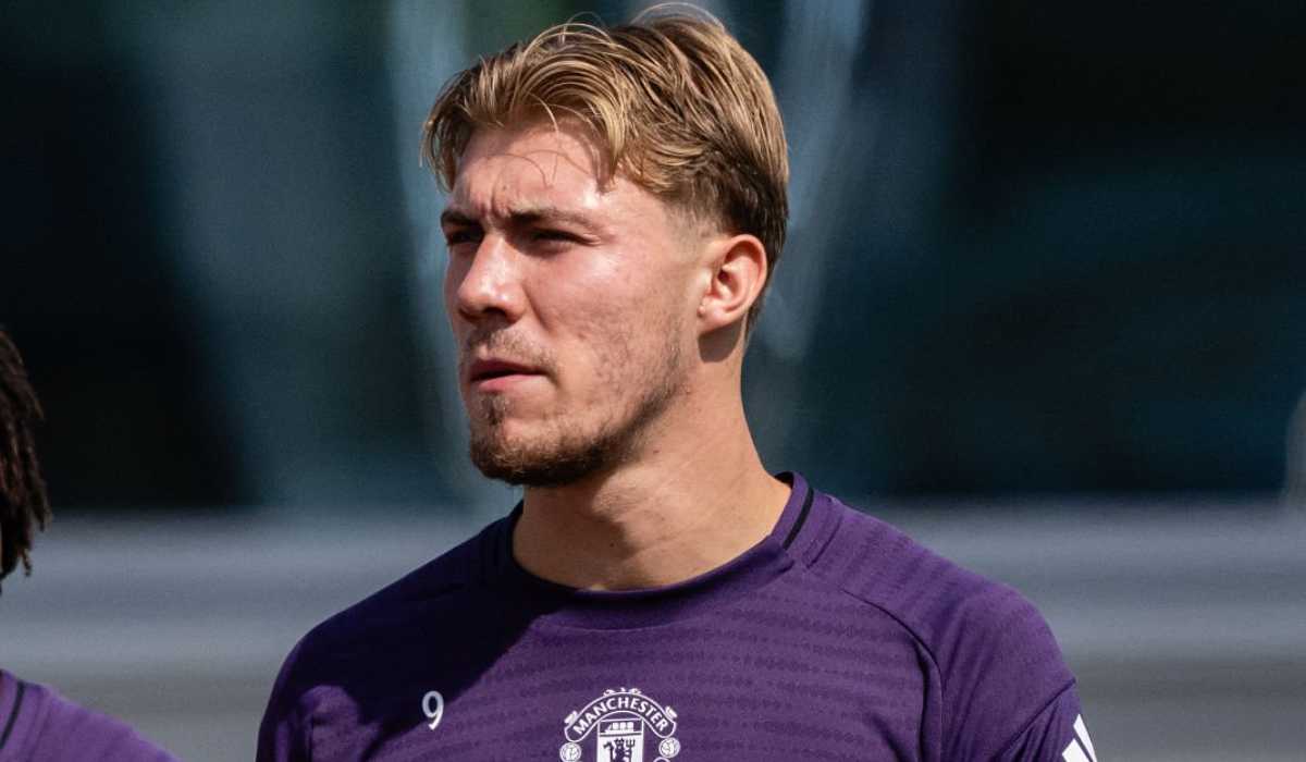 Conte Incar Hojlund? Reuni Skotlandia di Napoli!