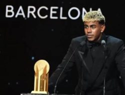 Barcelona Borong Kopa Trophy!