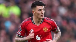 MU Buang Hojlund? Scholes Meradang!