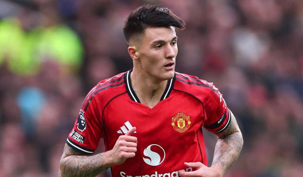MU Buang Hojlund? Scholes Meradang!