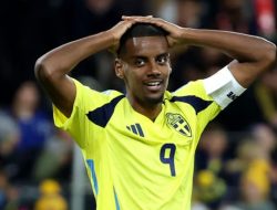 Liverpool Diguncang: Isak Dihujat, Bradley Terancam!