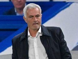 Mourinho "Pasang Badan" Bela Enzo, Fans Chelsea Terharu!