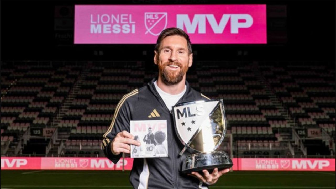 Messi Menggila! Hattrick, Emas, Playoff, MVP Menanti?