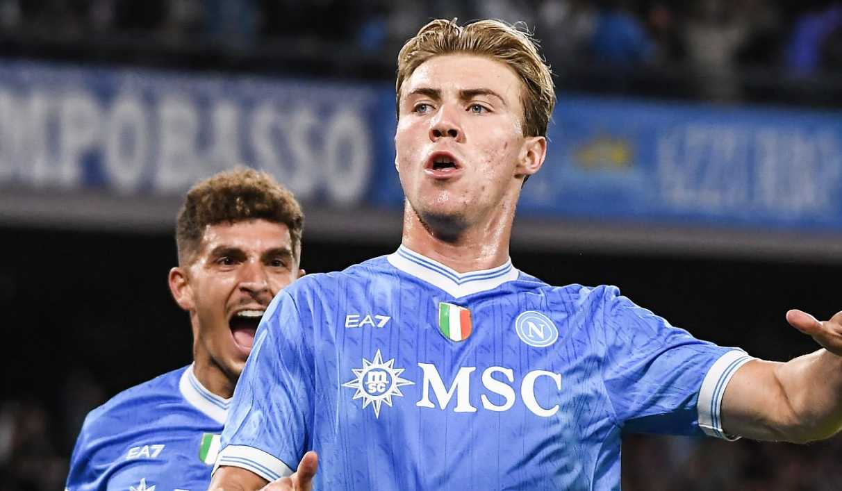 MU Gigit Jari? Hojlund Menggila di Italia!