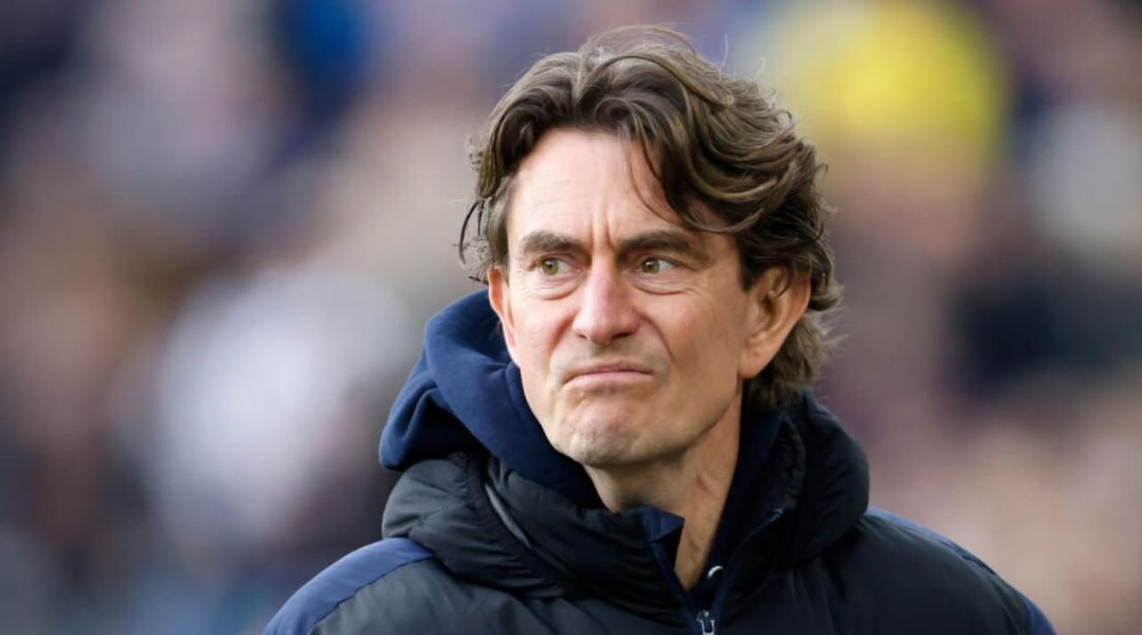 Spurs Dirundung Masalah: Simons Loyo, Sindiran Pedas, Eksodus!