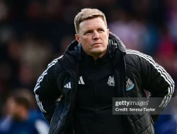 Howe Pasang Badan! Salahkan Taktik?