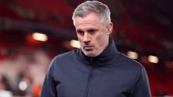 MU Kalah, Carragher Geram! Kartu Merah Martinez Kontroversi?